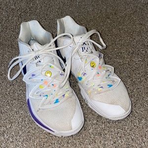 Kyrie 5 Have a Nice Day Basketball Shoes